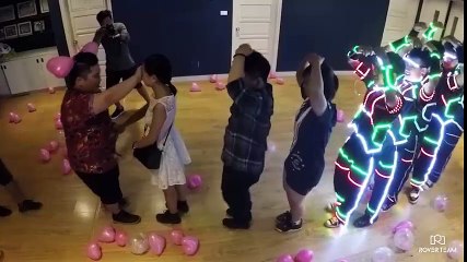 Màn cầu hôn cô dâu như phim "Step up" đầy màu sắc