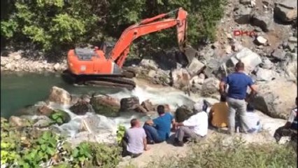Adana Şelaleye Düşüp Ölen Oğlun Kurtarmak İçin Suya Giren Baba Hala Bulunamadı