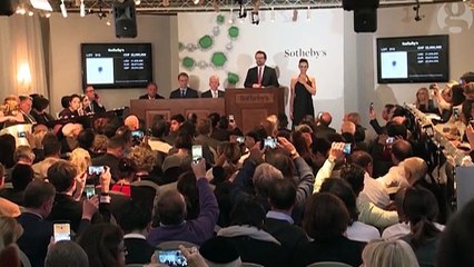 Phiên đấu giá viên kim cương Mặt trăng Xanh hiếm có