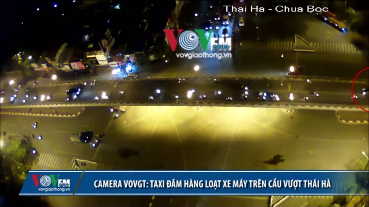 Tài xế taxi gây tai nạn liên hoàn trên cầu vượt ở Hà Nội