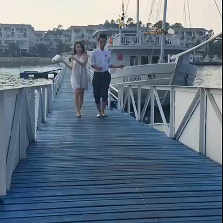 Fan phát hiện Angela Phương Trinh và Hải Triều "khùng" quá sức tưởng tượng