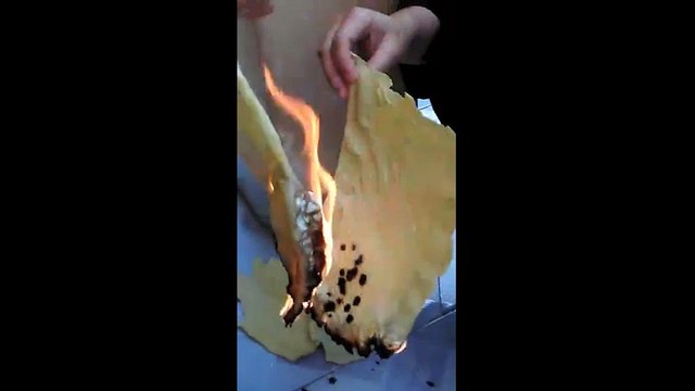 Kinh hoàng tàu hủ cháy như cao su