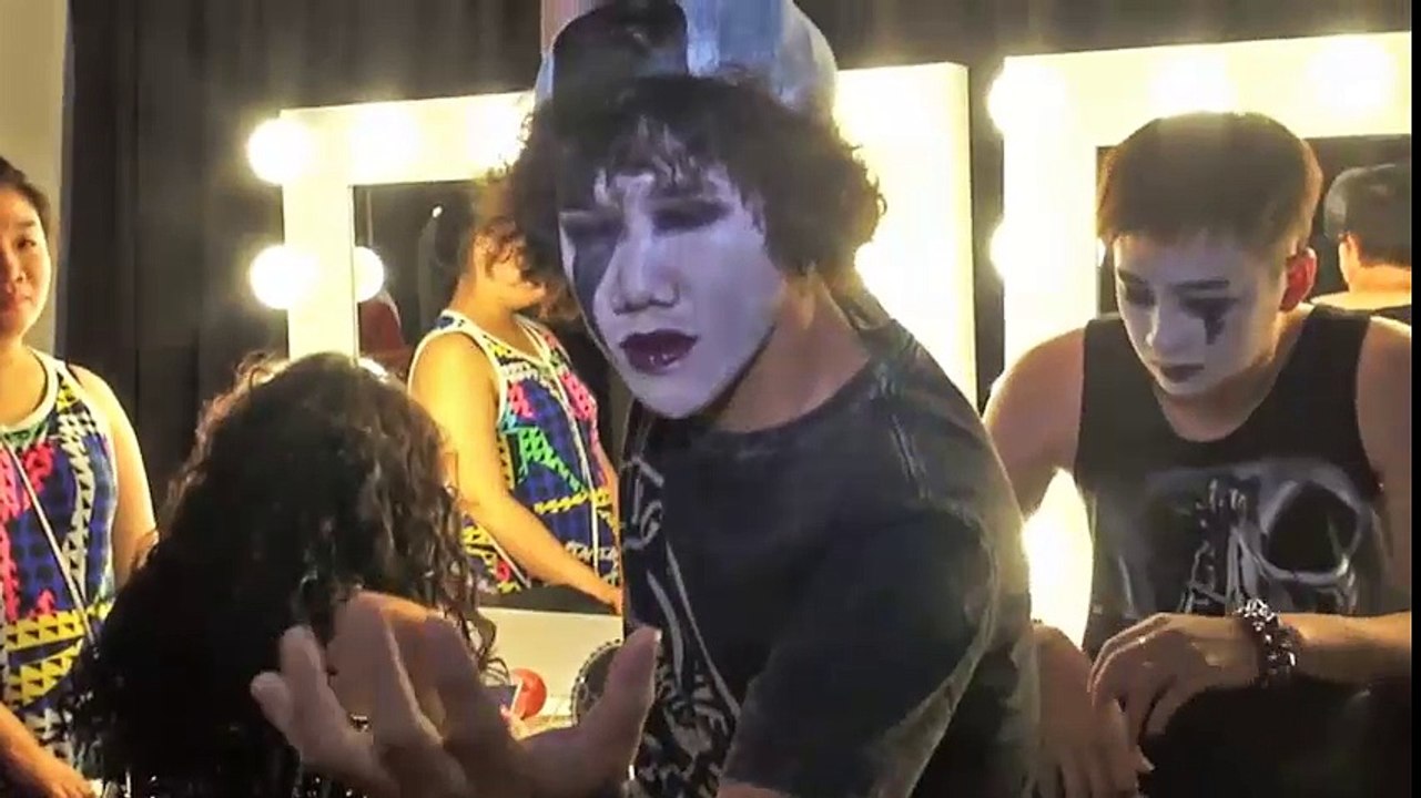 Ngô Kiến Huy hóa trang Halloween trong phim Bà Nội