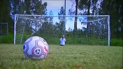 Né sans bras ni jambes il nous donne une incroyable leçon de vie. Découvrez ou redécouvrez Nick Vujicic!