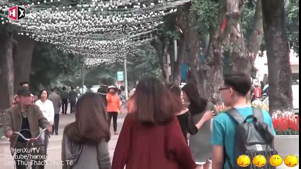 thử thách vỗ mông con trai