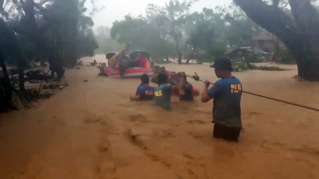 Siêu bão Koppu tàn phá khủng khiếp tại Philippines