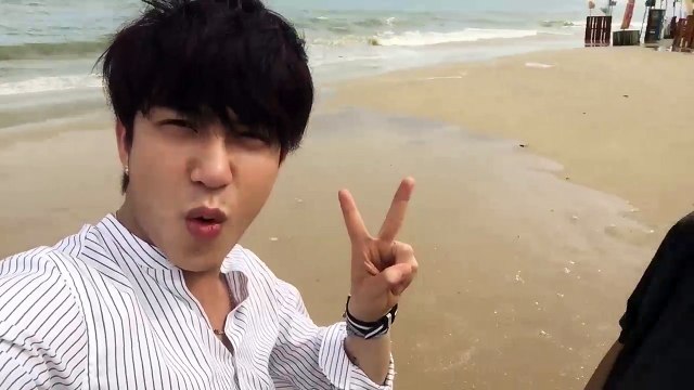 Nghe nhạc và quẩy cùng Bê Trần nhé!