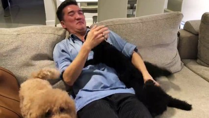 Đàm Vĩnh Hưng cười sảng khoái bên "những người bạn mới"