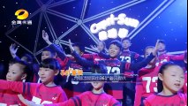Cậu bé 10 tuổi gốc Hoa gây sốt với các ca khúc tiếng Anh