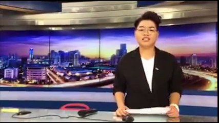 Đức Phúc "lóng ngóng" đáng yêu khi làm biên tập viên thời sự