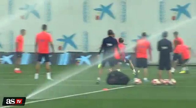 Rakitic 'HORROR' foul on Neymar in training, Neymar injured on ground