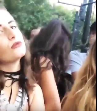 Con gái tổng thống Obama hút cần sa