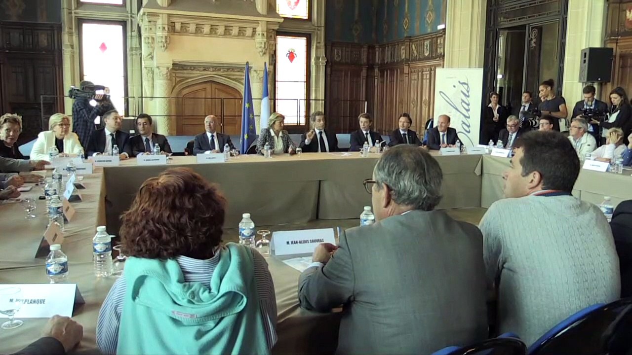 Migrants: en visite à Calais, Sarkozy prône la fermeté