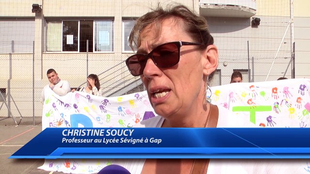 Les élèves et enseignants du lycée professionnel Sévigné à Gap se mobilisent pour la paix