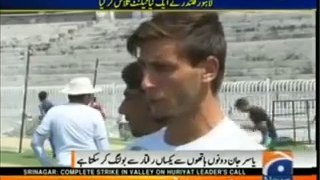 Yasir Jan  unique fast bowler in world cricket who can bowl with both hands