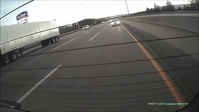 Un camion explose 6 voitures sur l'autoroute ! Accident Semi-Remorque