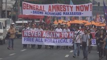 Cientos de filipinos aún piden justicia tras la ley marcial de hace 44 años