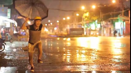 Mùa mưa trên TPHCM siêu bựa - Lê Dương Bảo Lâm ft A Tuân