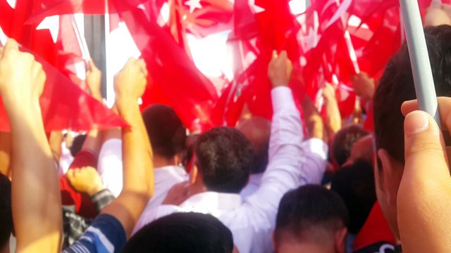 Biz Türküz Biz Kürdüz - Yeni Kapı