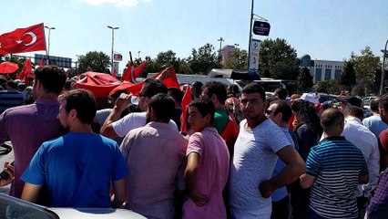 Yeni Kapı Mitingine Kartal Akın Akın...