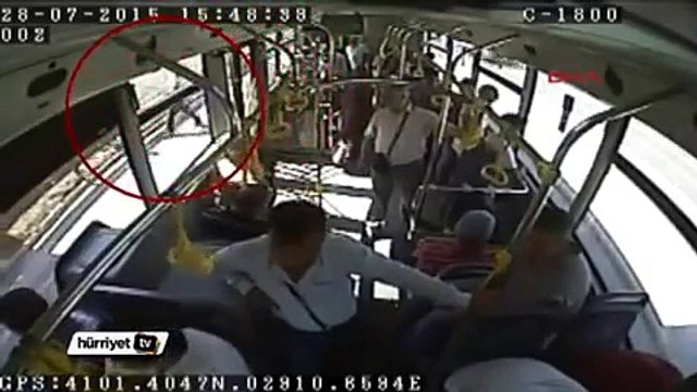 otobüsten iner inmez araba çarptı