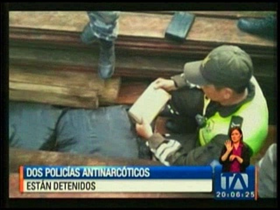Dos policías antinarcóticos están detenidos