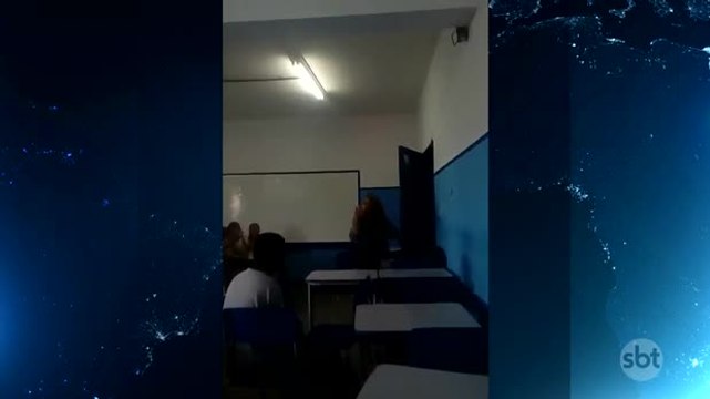 Professora é afastada depois de chamar aluno de macaco