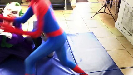 Spiderman vs Venom vs Batman vs Joker - WWS World Wrestling Superheroes