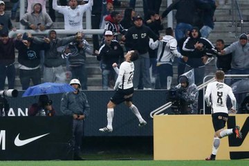 Corinthians bate o Fluminense em jogo de lances polêmicos
