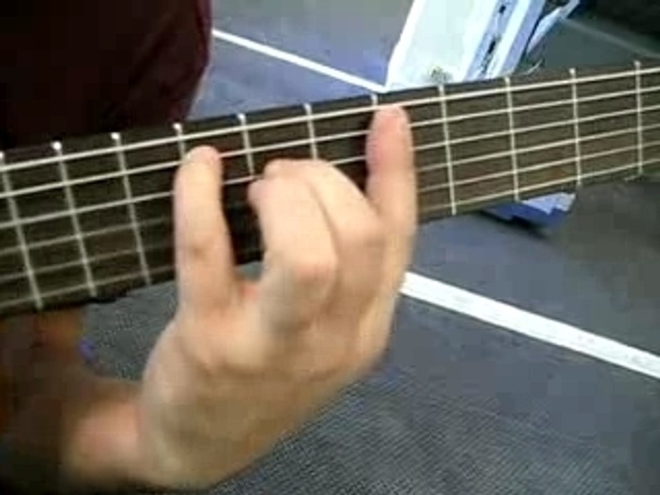 Un accordeur piano à la guitare