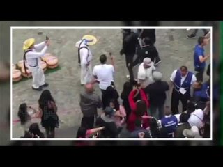 (VIDEO) Shah Rukh Khan MOBBED In Amsterdam