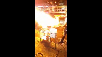 Màn tung chảo xào rau muống nghệ thuật