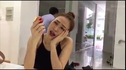 Mỹ Tâm hồn nhiên vừa ăn táo vừa hát Yêu Xa