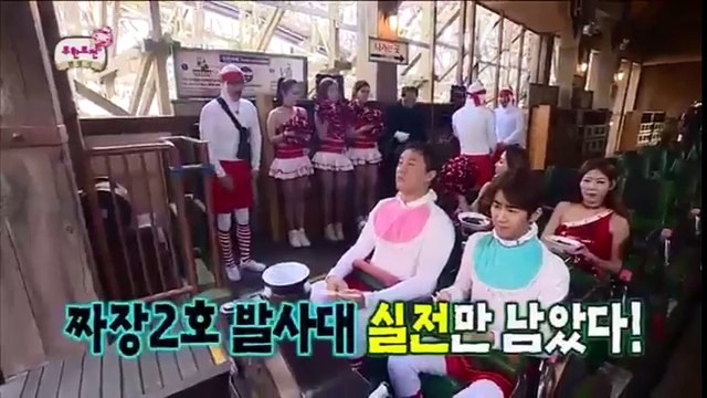 Điều gì sẽ xảy ra khi ăn mì tôm trên tàu lượn siêu tốc?