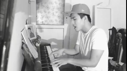 Hot boy vừa đàn vừa hát làm "tan chảy" bao trái tim