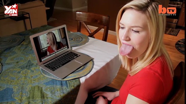 Cô gái có chiếc lưỡi dài chạm tới mắt