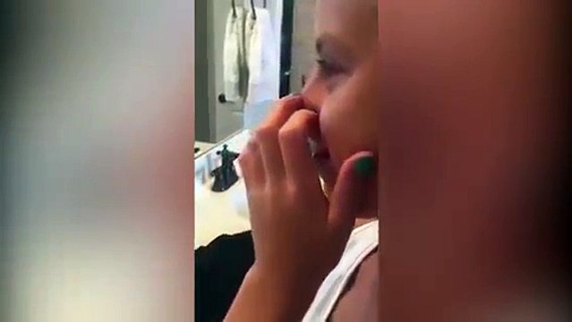 Cảnh nặn mụn 6 năm tuổi đầy kinh hãi