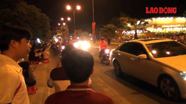 Lực lượng CSCĐ giải tán đám đông, ngăn chặn vụ 2 cô gái thách thức gặp nhau để giải quyết mâu thuẫn trên Facebook: