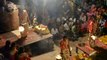 Inde - Ceremonie au bord du Gange à Benares