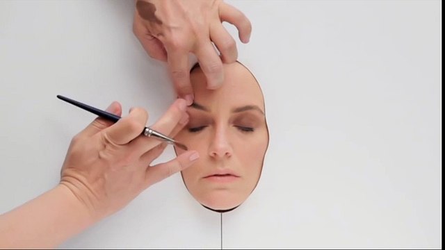 365 lớp trang điểm được đặt lên trong một ngày