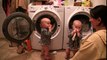 2 bé sinh đôi giúp mẹ giặt đồ đáng yêu không chịu được