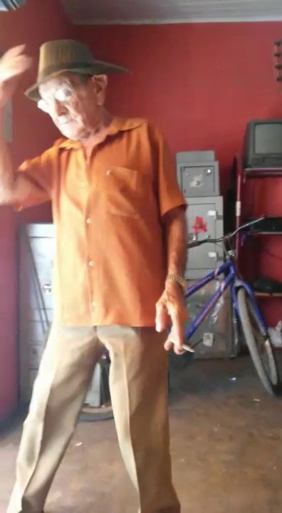 Nonno balla "Billie Jean" ma....guardate!