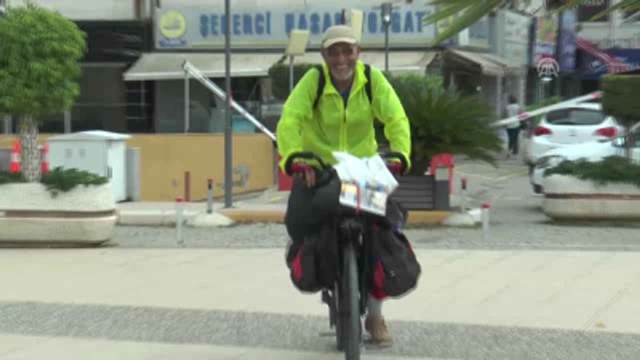 Bisikletiyle Gezdiği Türkiye'yi Ülkesinde Tanıtıyor