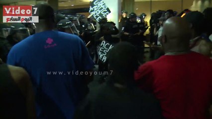 مقتل متظاهر أسود برصاص الشرطة خلال الاحتجاجات.