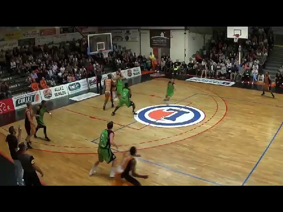 Alley oop Joel Awich face à Prissé