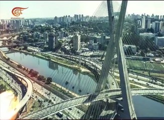 القفز عن السور هواية يمارسها أهل عكا طوال الصيف