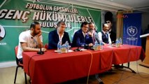 Futbolun Efsaneleri Mahkumlarla Maç Yaptı