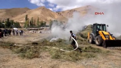 Van - Çıkan Yangında Hayvanlarının Kışlık Yiyeceği Küle Döndü