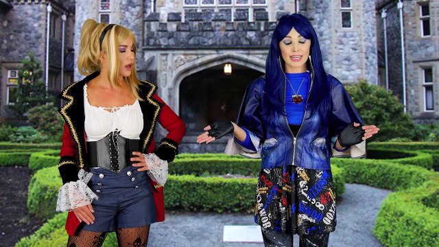 Descendants Mal and Audrey Switch Places Featuring Evie and Ben Part 1. DisneyToysFan
