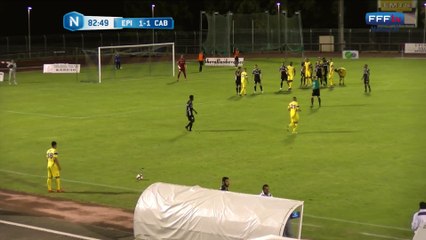 Coup franc suivi de faute sur le gardien